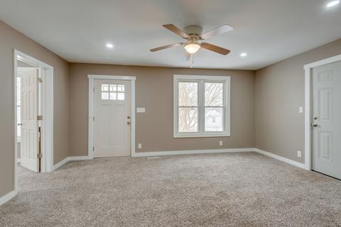 106 E Hunt St, Dickson, TN 37055 photo 4