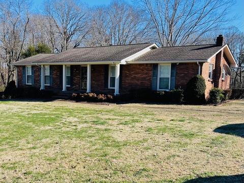 2069 Dade Cir, Dickson, TN 37055 photo 1