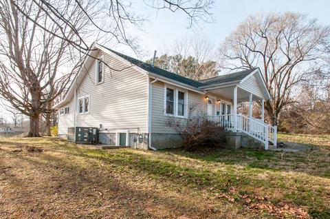 208 Central High St, Dickson, TN 37055 photo 3