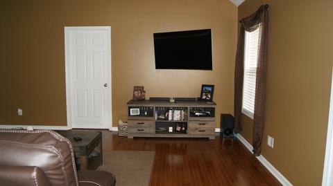 8008 Legacy Dr, Springfield, TN 37172 photo 4