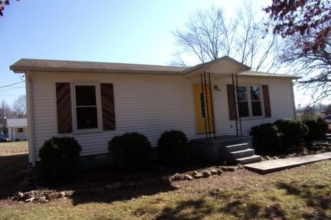 305 9th Ave S, Decherd, TN 37324 photo 2