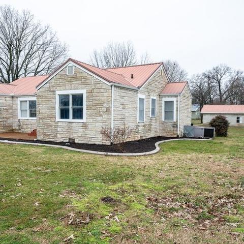902 W Main St, Decherd, TN 37324 photo 2