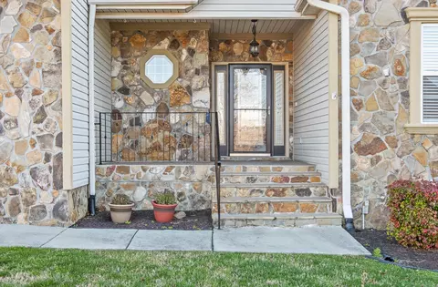 8698 Streamside Dr, Ooltewah, TN 37363 photo 4
