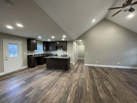 208 Lakeview Dr, Decherd, TN 37324 photo 2