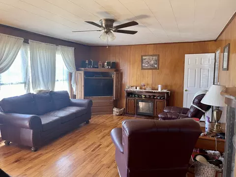 113 E Commerce St, Loretto, TN 38469 photo 8