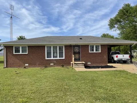 113 E Commerce St, Loretto, TN 38469 photo 2