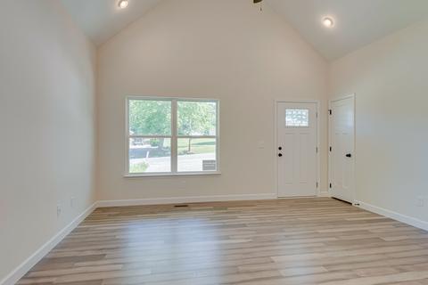805 W 3rd St, Dickson, TN 37055 photo 4