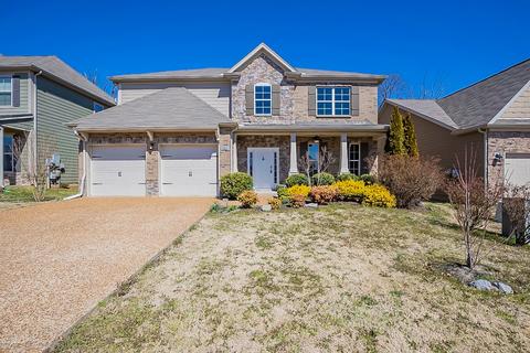 2004 Austin Dr, Spring Hill, TN 37174 photo 1
