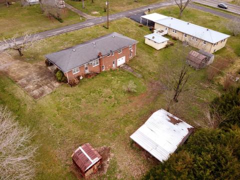 703 Hickory St, Centerville, TN 37033 photo 2