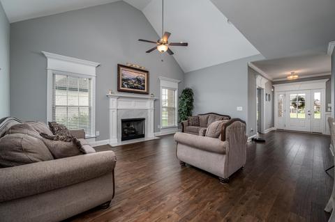 5705 Iverson Dr, Murfreesboro, TN 37127 photo 2