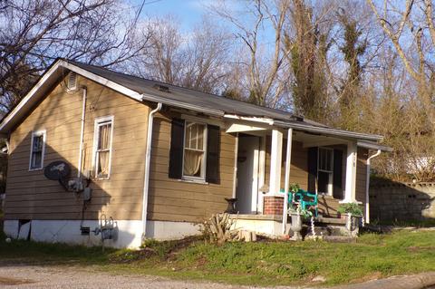 418 Maple St, Pulaski, TN 38478 photo 1