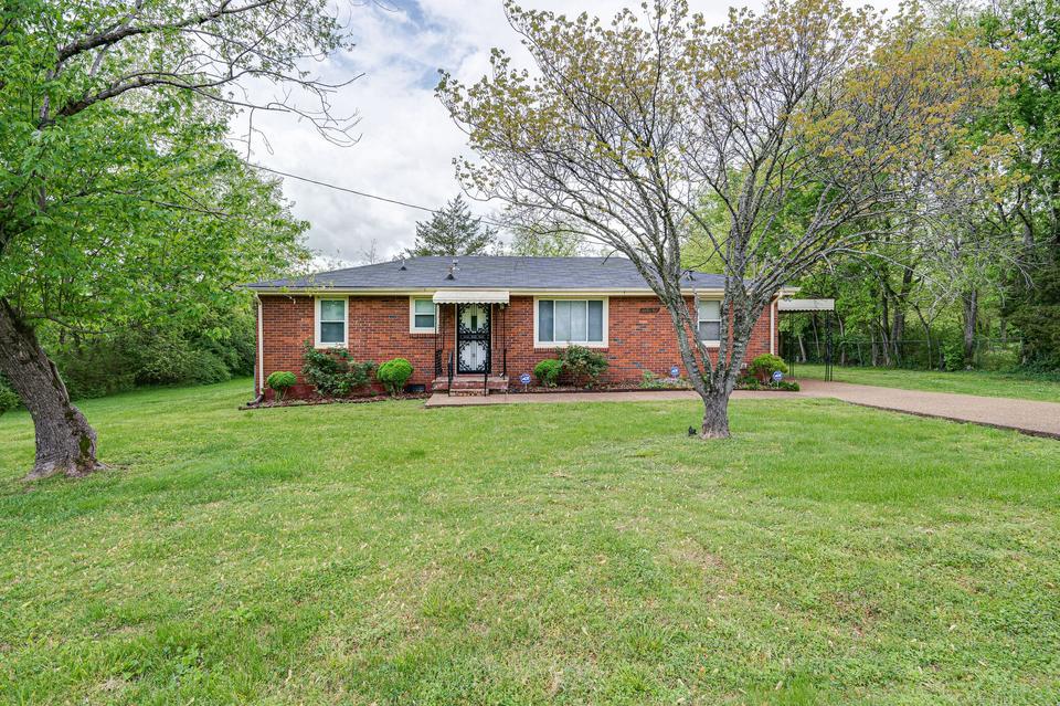  3943 Pheasant Dr, Nashville, TN 37218 photo 1