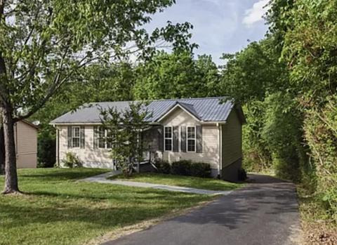 107 Batey Cir, Dickson, TN 37055 photo 1