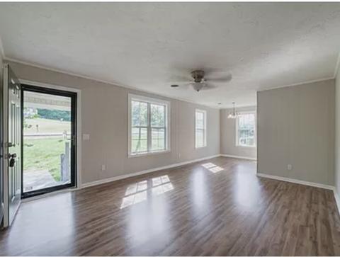 107 Batey Cir, Dickson, TN 37055 photo 4