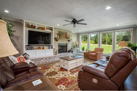 334 E Main St, Parsons, TN 38363 photo 4
