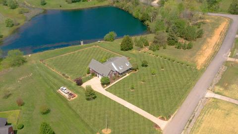 1126 E Lakeview Dr, Burns, TN 37029 photo 2