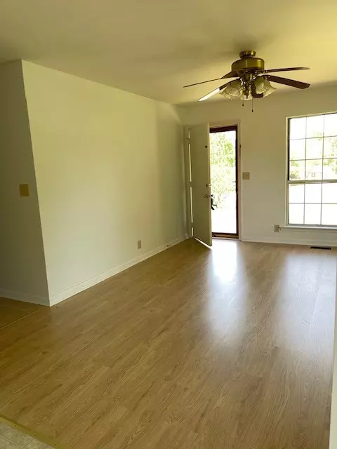 106 Batey Ct, Dickson, TN 37055 photo 3
