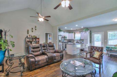 512 Poplar Bnd, Dickson, TN 37055 photo 5