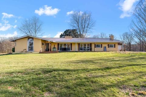 2575 Skyview Dr, Centerville, TN 37033 photo 3