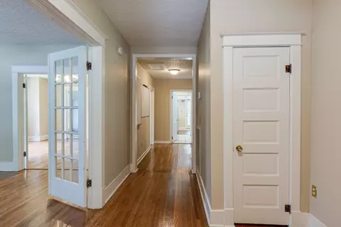 504 N Main St, Dickson, TN 37055 photo 2