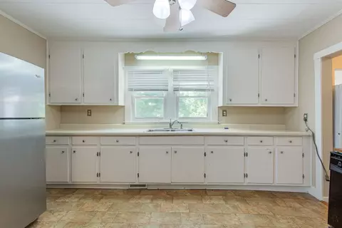 504 N Main St, Dickson, TN 37055 photo 9