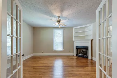 504 N Main St, Dickson, TN 37055 photo 3