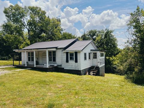 829 E Grigsby St, Pulaski, TN 38478 photo 1