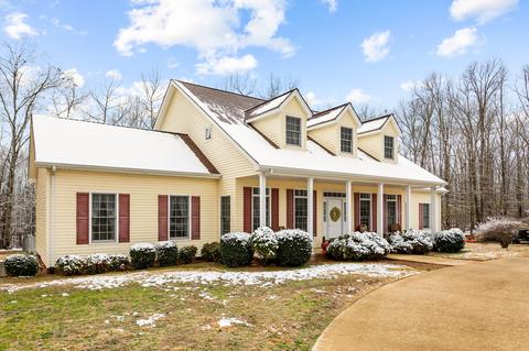 1018 Gilmer Dr, Centerville, TN 37033 photo 2