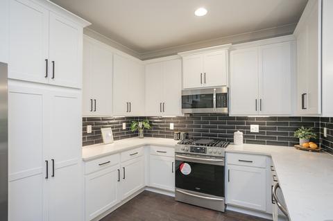 1015 Stonebrook Dr, Dickson, TN 37055 photo 6