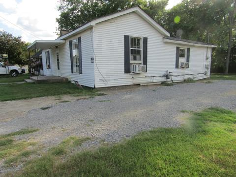 616 S 3rd St, Pulaski, TN 38478 photo 1