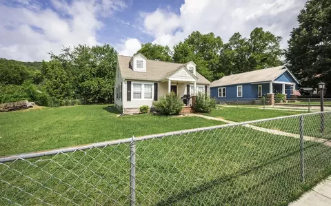 210 E Main St, Stevenson, AL 35772 photo 3
