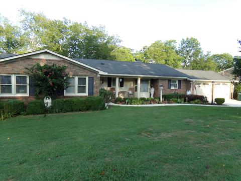 1306 Jackson Dr, Pulaski, TN 38478 photo 2