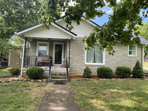 104 Laurel Ave, Dickson, TN 37055 photo 1