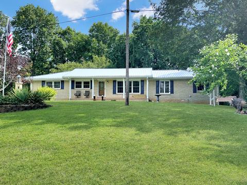 1302 Spring St, Dover, TN 37058 photo 2