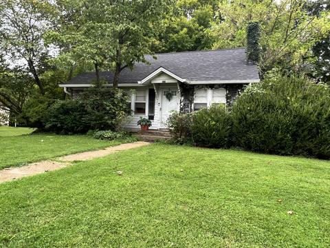 416 W 5th St, Dickson, TN 37055 photo 1
