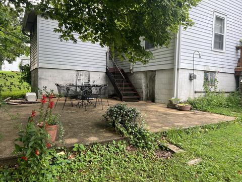 416 W 5th St, Dickson, TN 37055 photo 2