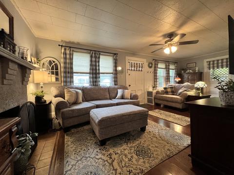 416 W 5th St, Dickson, TN 37055 photo 5