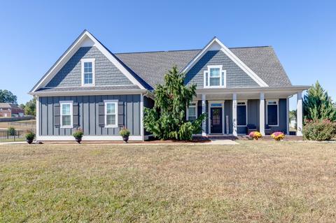 1005 Douglas Ct, Dickson, TN 37055 photo 1