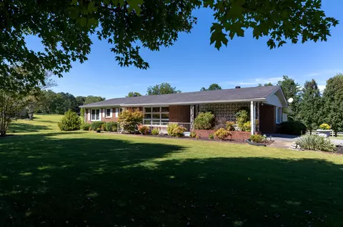 2430 Skyview Dr, Centerville, TN 37033 photo 1