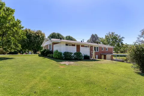 2430 Skyview Dr, Centerville, TN 37033 photo 3