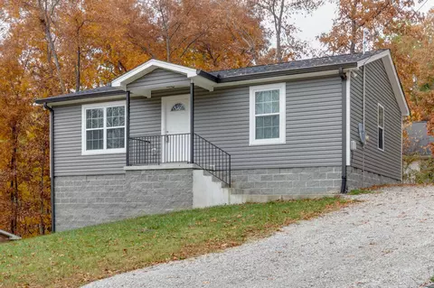 202 Reeves St, Dickson, TN 37055 photo 1