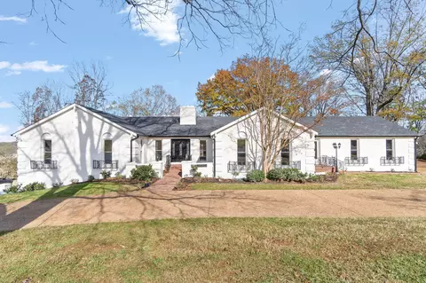 319 Fairway Dr, Clarksville, TN 37043