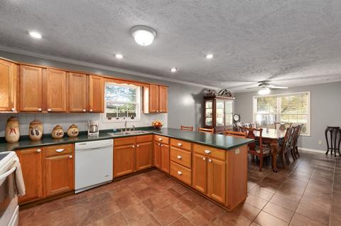 175 Fox Run Dr, Jackson, TN 38305 photo 3