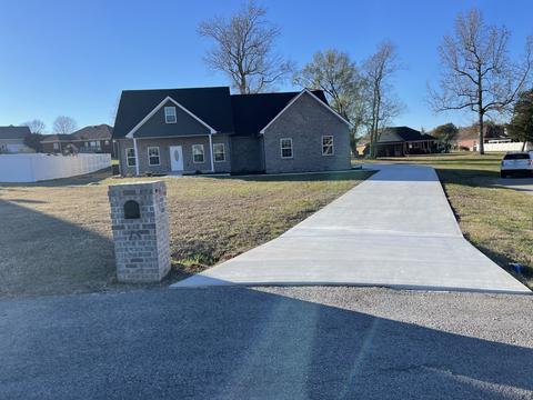 18 Remington Dr, Fayetteville, TN 37334