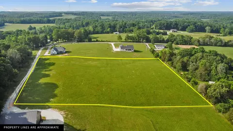 918 Steele Rd, Charlotte, TN 37036