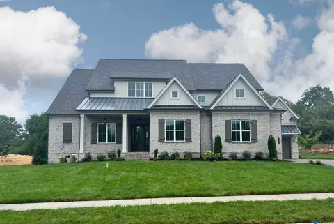 1008 Sinatra Dr, Nolensville, TN 37135