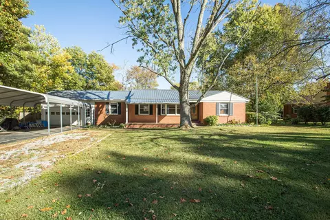 704 Country Club Dr, Tullahoma, TN 37388