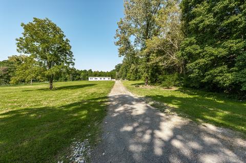 537 Bob Perry Rd, Bethpage, TN 37022 photo 2