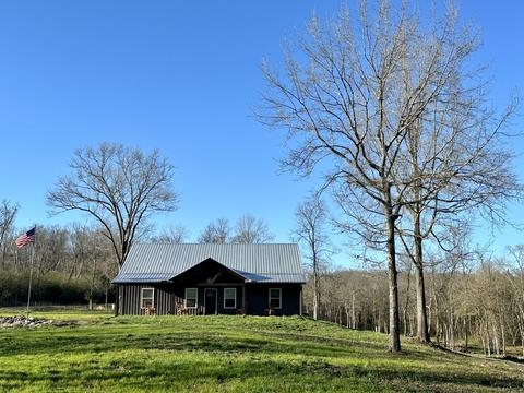 1495 Old Tva Rd, Columbia, TN 38401
