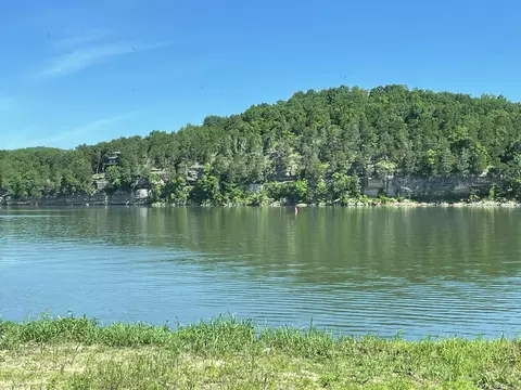 496 River Front Dr S, Clifton, TN 38425